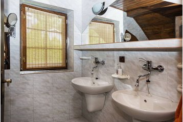 Slovaquie Chata Stará Turá, Extérieur